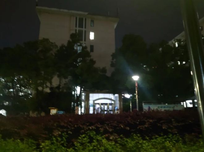 湘潭大学投毒事件中的嫌疑人表示，他并没有故意杀人。他承认投放了有毒物质，但否认有故意杀人的意图。具体的案件细节和事实需要经过调查和证实，以官方发布的消息为准。如果对案件感兴趣，可以关注官方渠道以获取最新信息。请注意，网络上的信息可能存在不准确或误导的情况，因此请谨慎辨别。