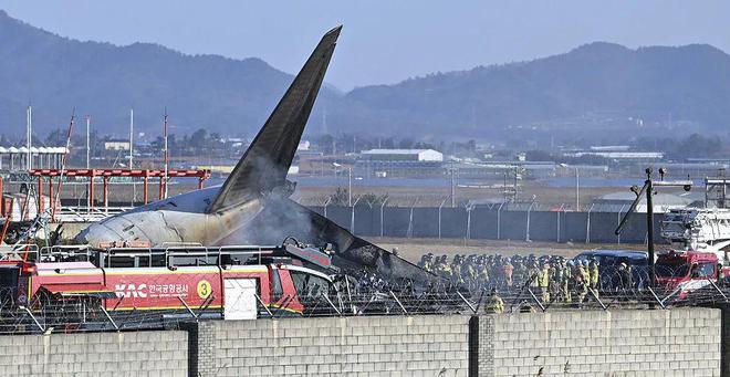 韩国客机碰撞爆炸事故已致120人死亡